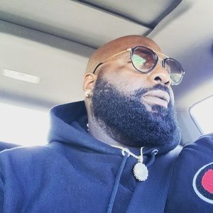 Meet your Posher, Carlos